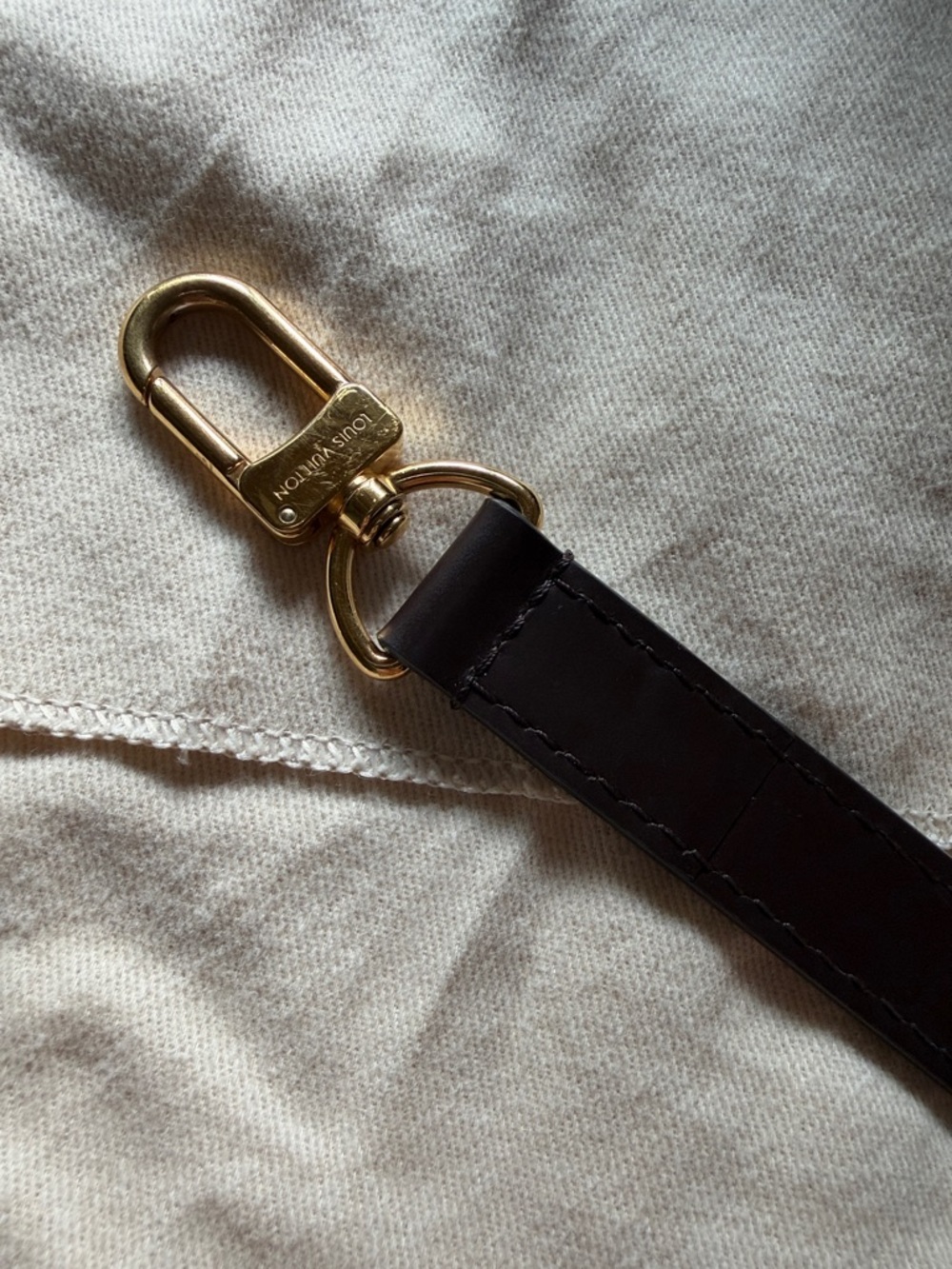 Louis Vuitton Brittany bag in Damier Ebène canvas - Picture 3 of 15